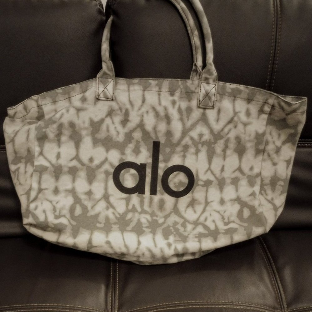 NWT ALO Yoga Boho Tote bag